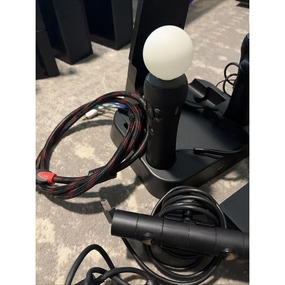 Sony PlayStation 4 VR Headset Move Controllers Camera, All Cords Charging Stand